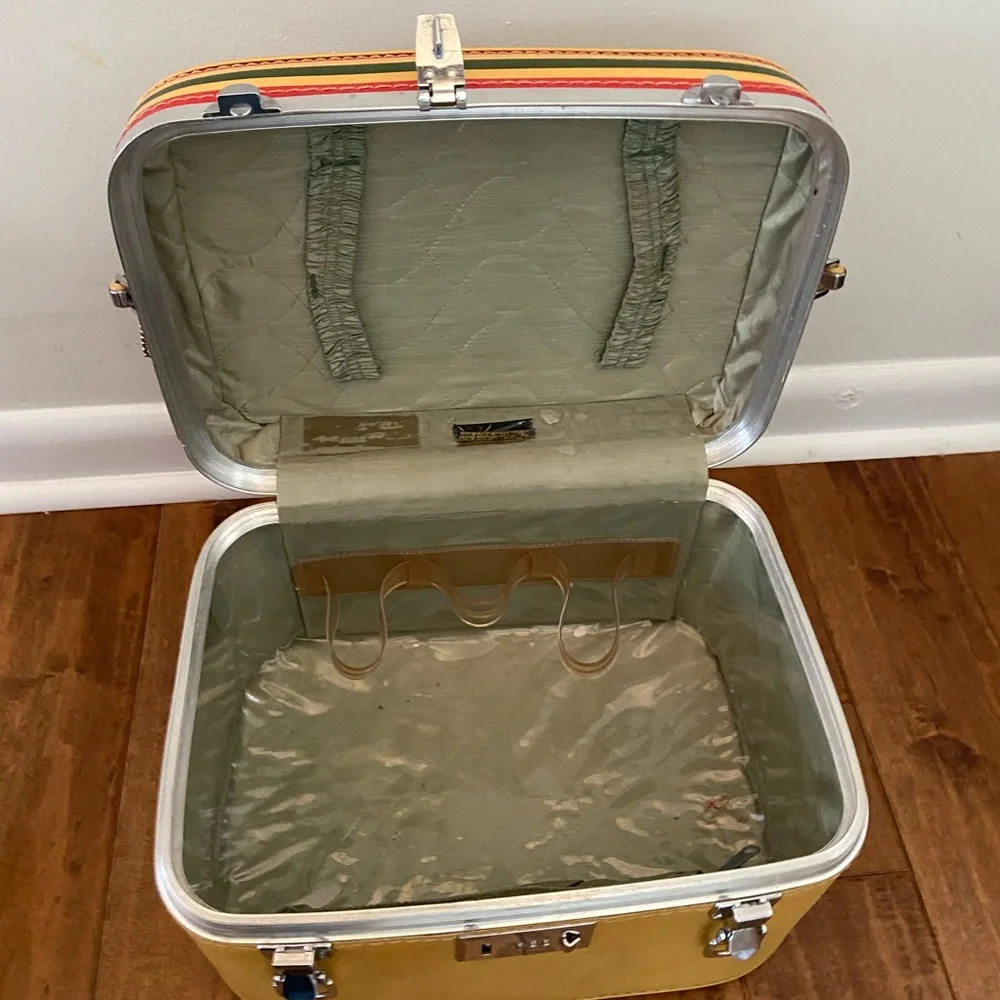 VINTAGE 1960s train case - Picture 9 of 9